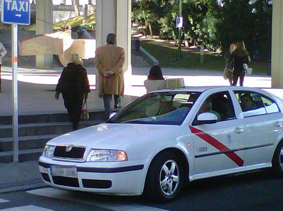 FPT Madrid solicita a la Administraci�n enchufes en las paradas