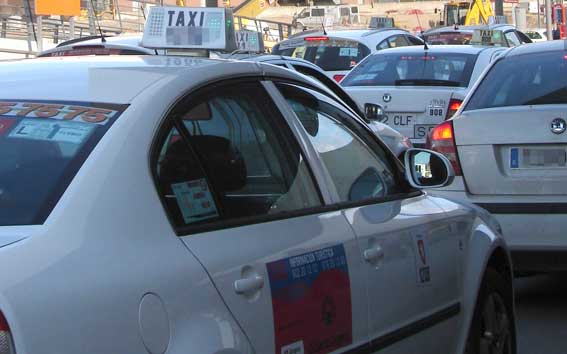 Zaragoza implanta el Bono-Taxi Accesible