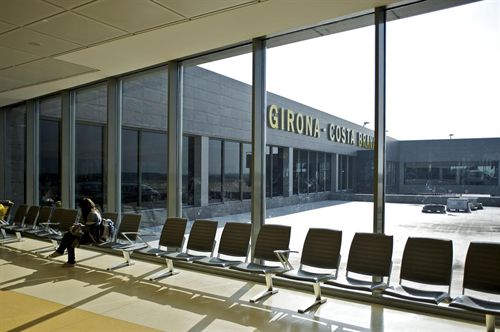 Acuerdo entre taxistas franceses y españoles para operar en el aeropuerto de Girona