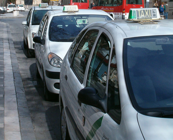 Detienen a un atracador de taxis en Granada