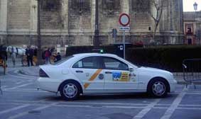 Nueva agresión a un taxi en el aeropuerto de Sevilla