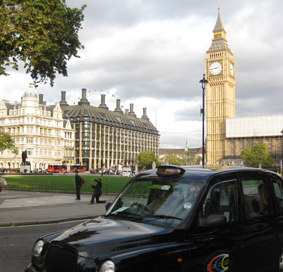 Malestar entre los taxis londinenses por el veto a circular en el carril olímpico