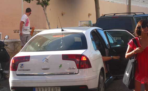 Los controles de Sant Josep retiran 43 taxis ilegales