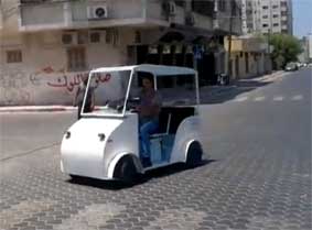 Un taxista construye su propio coche el�ctrico en Gaza
