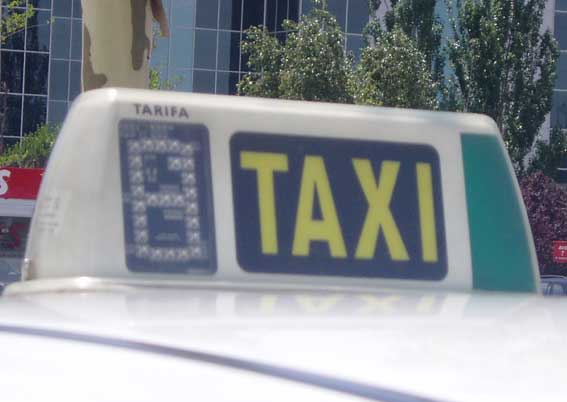 Taxistas andaluces valoran acciones contra el intrusismo