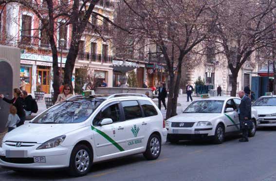 Granada comienza en otoño los trámites para su ordenanza del taxi