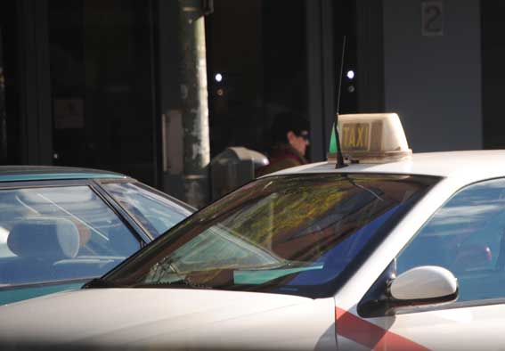 Los diputados madrileños reducirán a la mitad su gasto en taxis