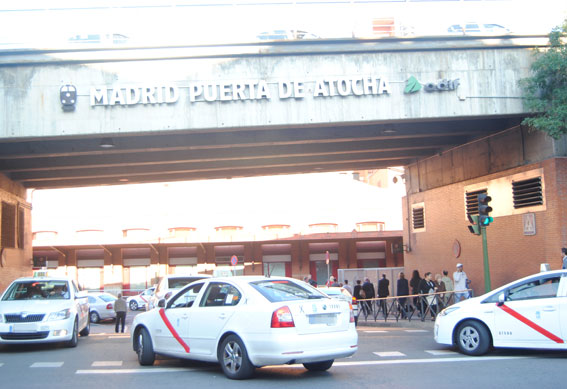 Los taxistas continúan pidiendo aseos en Atocha