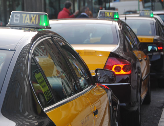 El taxi barcelonés baraja nuevas movilizaciones