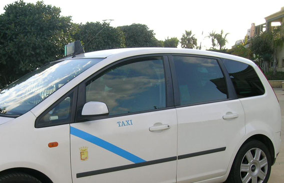 700 taxistas se manifestarán cada día, según Aumat