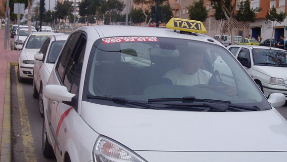 El taxi de Almería pide autorregularse