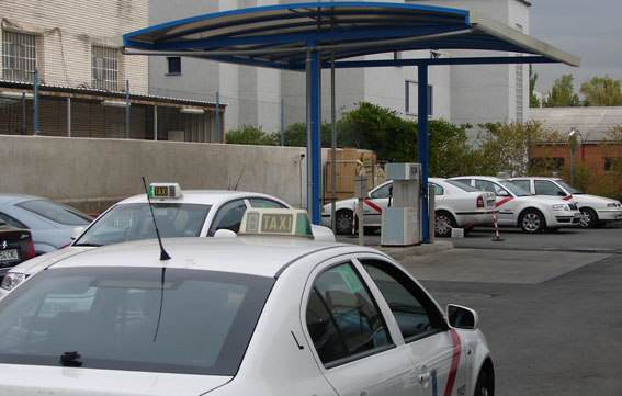 Consumir combustible en SCAT rebajará la cuota del taxímetro