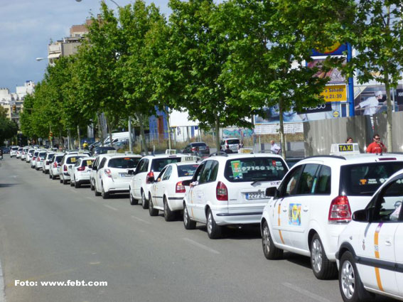 Caravana de taxis para protestar por la nueva regulaci�n
