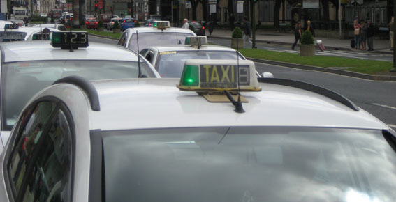 El Parlamento gallego aprueba la nueva Ley del Taxi