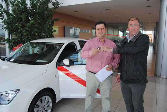 El ganador del Toledo en la Feria del Taxi, recibe su coche en Sealco