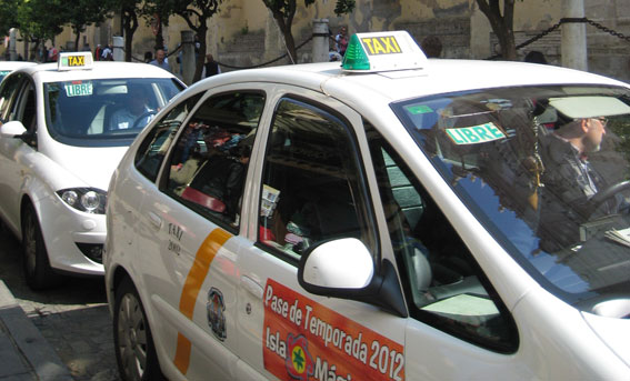 El Reglamento andaluz fija nuevos requisitos para ser taxista