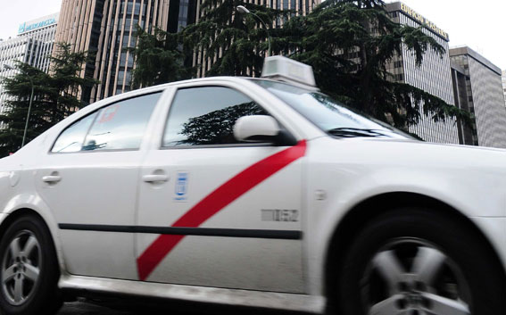El Mundo denuncia prácticas ilegales en el taxi de Madrid