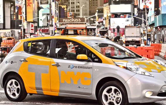 Se estrena en Zaragoza el taxi 100% eléctrico