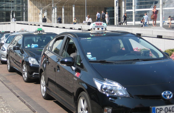 París dobla las ayudas para los taxis ‘eco’