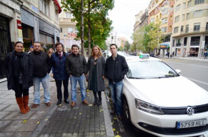 Taxistas de Santander recogerán alimentos para una ONG