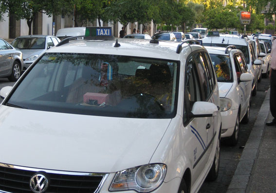 Puesta a punto tecnológica del taxi de Jerez