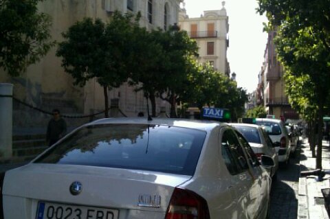 Luz verde al proyecto de nueva ordenanza del taxi en Sevilla