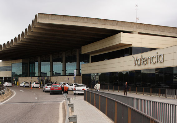 Continúan las protestas en el aeropuerto valenciano