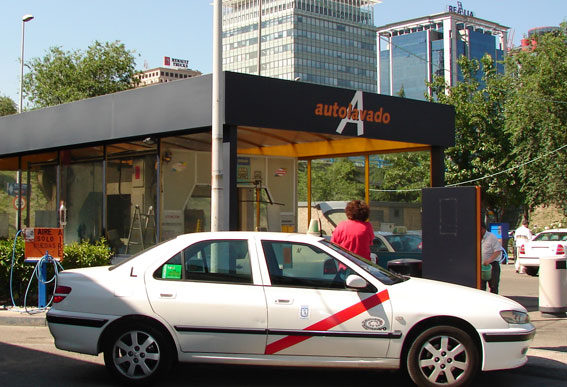 ¿Trabaja sin licencia la gasolinera más visitada por los taxistas?
