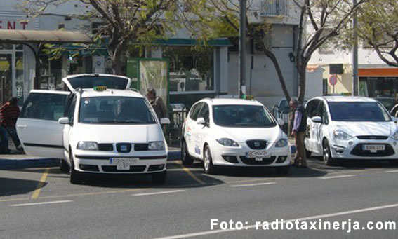 Nerja, Torrox y Vélez Málaga apoyan a sus taxistas en el conflicto aeroportuario