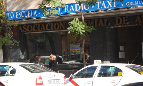 El País informa también sobre el uso de falsos alumnos de AGATM