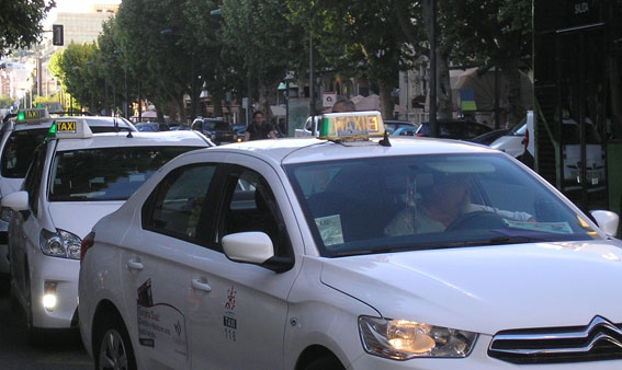 FACUA Córdoba critica la nueva ordenanza del taxi