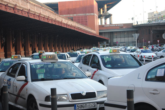 Atocha-Renfe tendrá por fin aseos para los taxistas