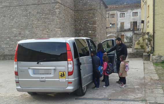 El transporte escolar en taxi, “legal” en Asturias