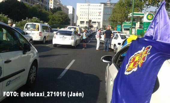 Miles de taxistas andaluces se manifiestan contra el intrusismo