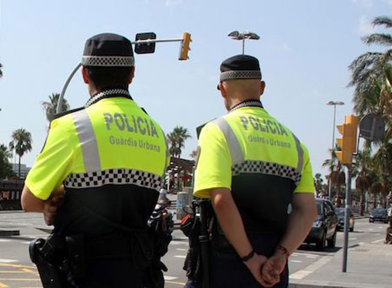 La Guardia Urbana inmoviliza siete vehículos por intrusismo