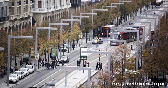 El taxi le gana la partida al tranvía