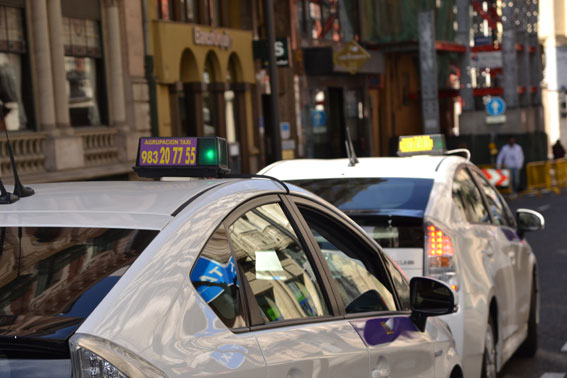 La falta de trabajo divide al taxi de Valladolid
