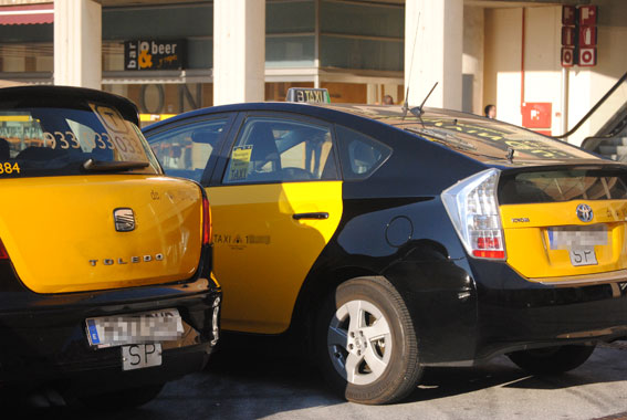 Fallece un taxista en El Prat