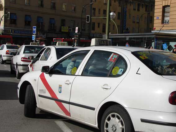 El acuerdo entre Madrid y Moovit enfada al sector del taxi