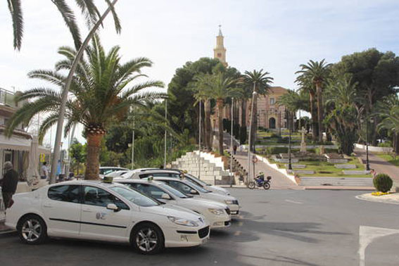 Taxis de Motril estrenan nuevo logotipo y paradas