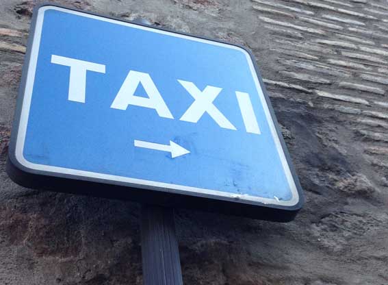 Taxistas de Zaragoza piden mejoras en el Inocencio Jiménez