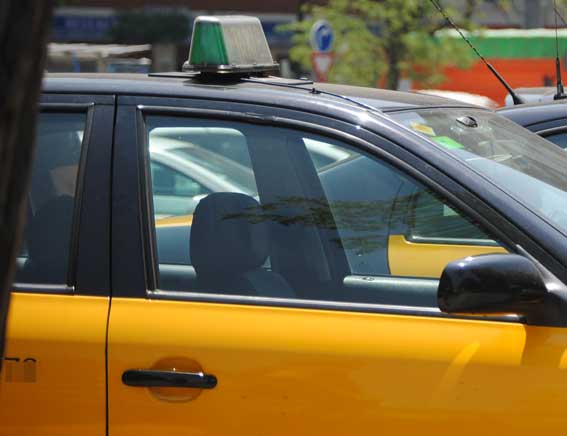 Los Mossos investigan la muerte de un taxista en extrañas circunstancias