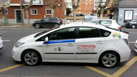 Detenida una mujer por agredir a dos taxistas