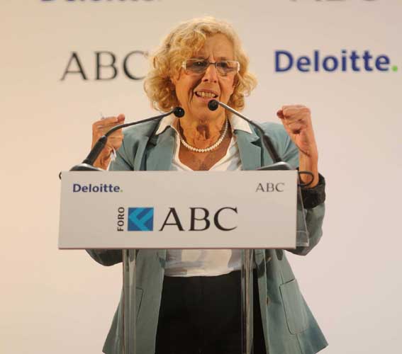 Carmena propone bonos para el taxi