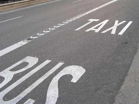 Nuevo coche para sancionar las infracciones en el carril bus-taxi