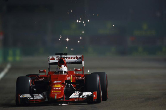 Vettel triunfa en la noche de Singapur