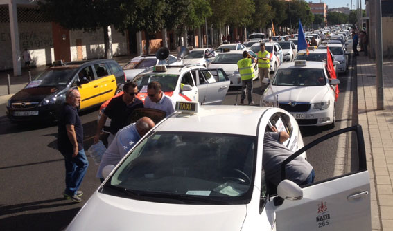 La Junta defiende la regulación del taxi frente a la CNMC