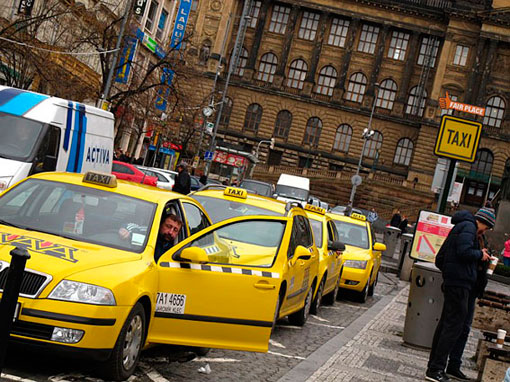 El taxi de Praga protesta contra Uber