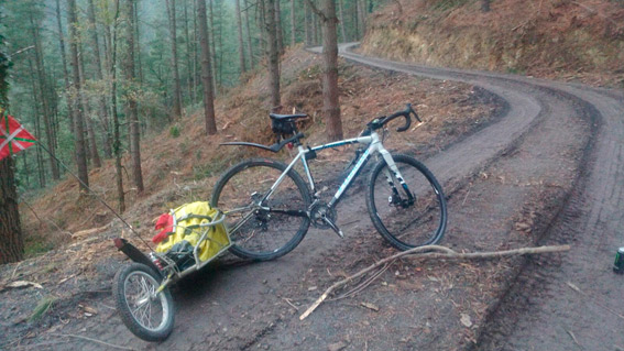 En bicicleta desde Bilbao a Bruselas para defender el taxi