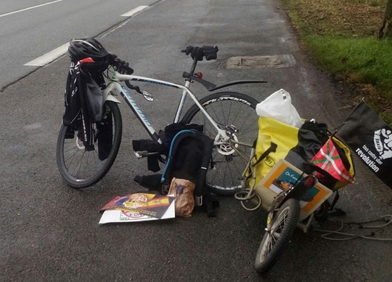 Concluye el viaje en bici de Mikel, taxista bilbaíno